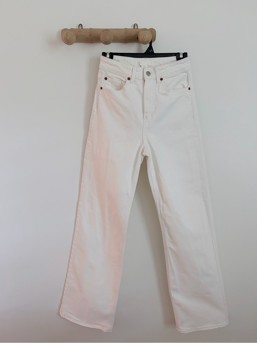 H&M White Wide, Straight-Leg Jeans, High Rise. Size 4